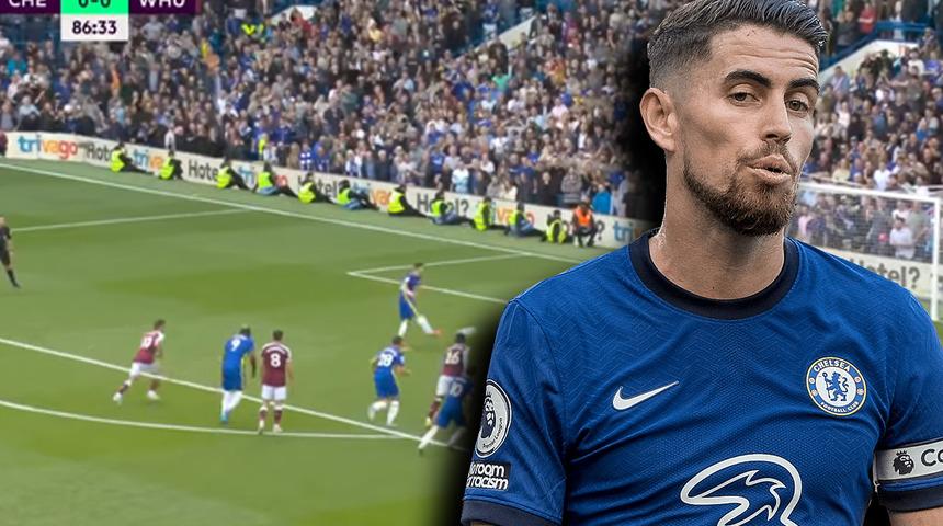 Jorginho'dan skandal penaltı! Maçın spikeri çılgına döndü! ''En kötü penaltılardan biri...''