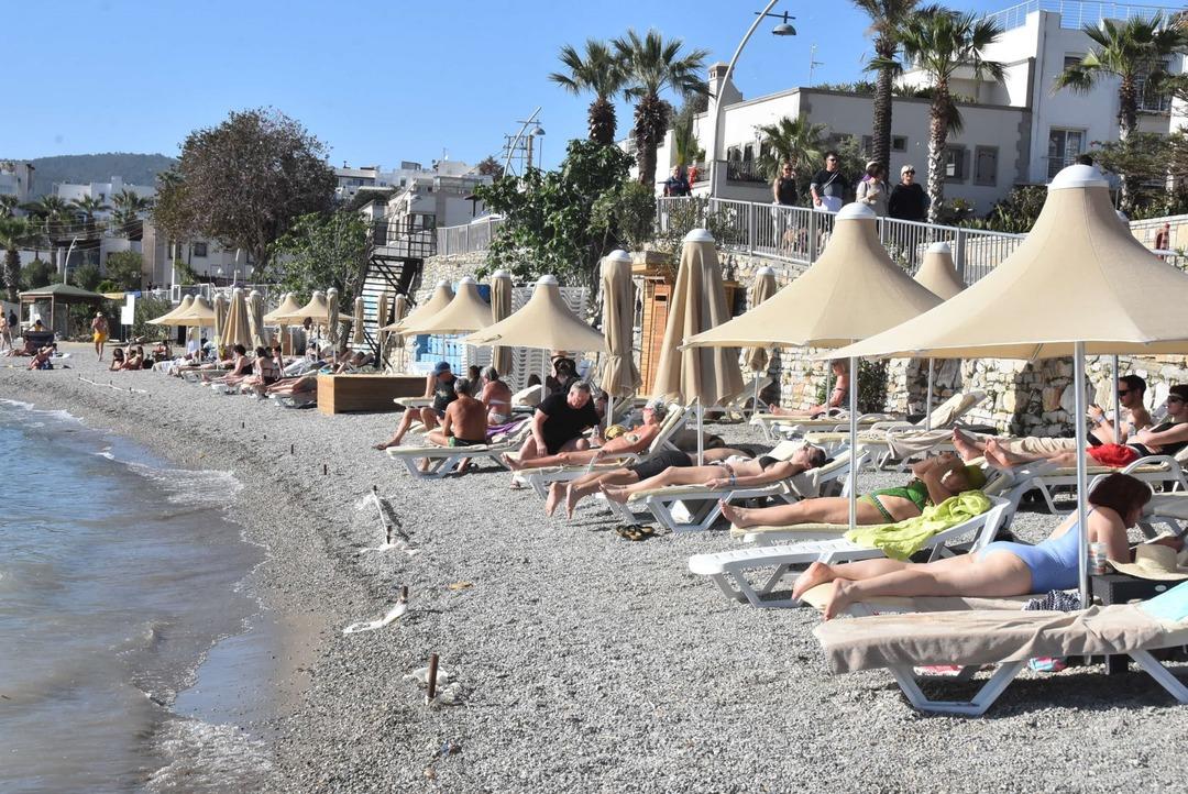 Bodrum'da sezon a&ccedil;ıldı: Sahiller doldu