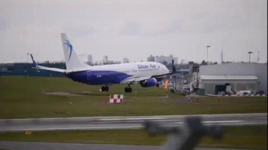 İnişi sırasında tekerlekleri kilitlenen yolcu uçağı korkuttu