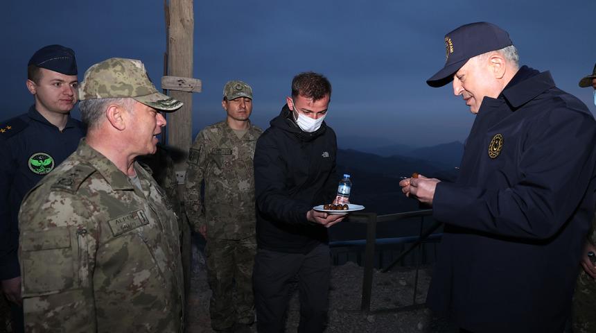 Bakan Akar'dan sınırın sıfır noktasında mesaj: Terör belasından tamamen kurtulacağız