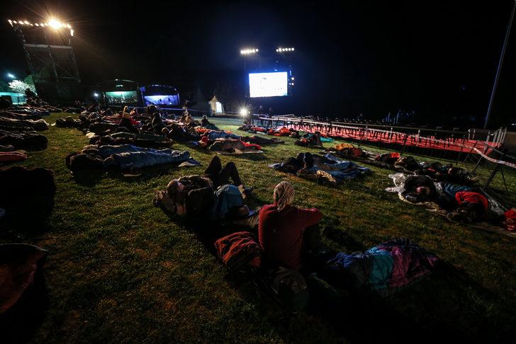 Anzak Koyu'nda geleneksel 'şafak ayini'! İki yıl aradan sonra... G5