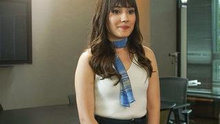 Sevda Erginci derin göğüs dekoltesiyle olay oldu