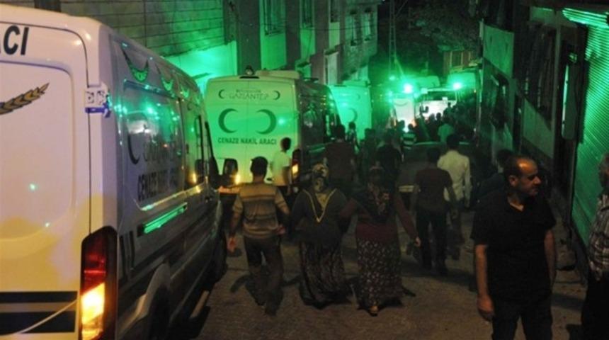 Canlı bomba yeleği bebek arabasıyla kalabalığın i&ccedil;ine girmiş