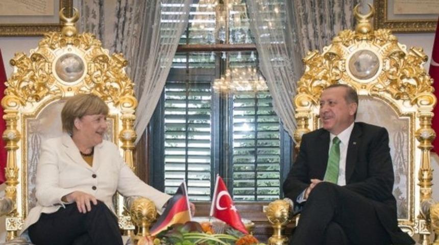 New York Times: Merkel, Erdoğan'la işbirliğinin bedelini &ouml;d&uuml;yor