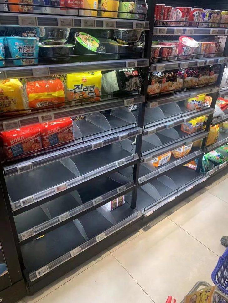 Koronavirüs geri mi geliyor? Çin'de büyük panik! Vakalar arttı, yeniden kapanma endişesi rafları boşalttı G4