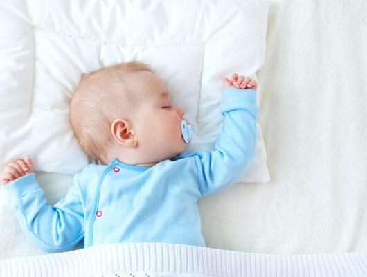 Bebeğinizi mışıl mışıl uyutmak için en iyi bebek yastığı çeşitleri