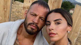 Survivor Avatar Atakan'ın eşi Serap Korkmaz mini şortlu poz verdi! Gözlerimiz kamaştı