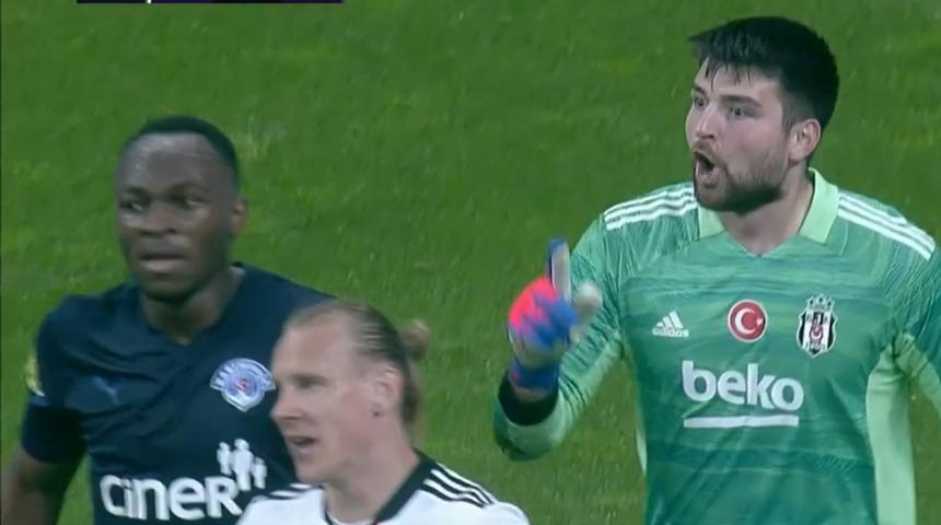 Beşiktaş-Kasımpaşa maçında gergin anlar! Bir anda yere yığıldı...