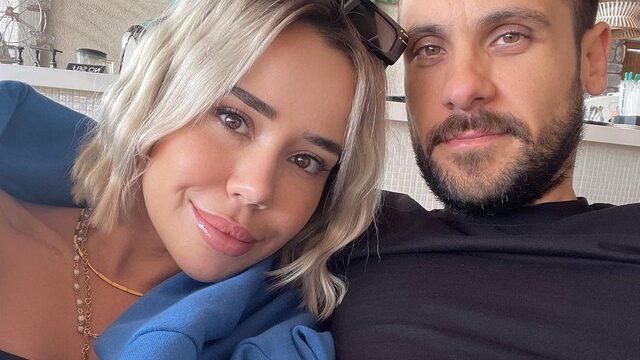 Oyuncu Ümit Erdim'in hamile eşi Seda Erdim çimlerde mini elbisesiyle poz verdi