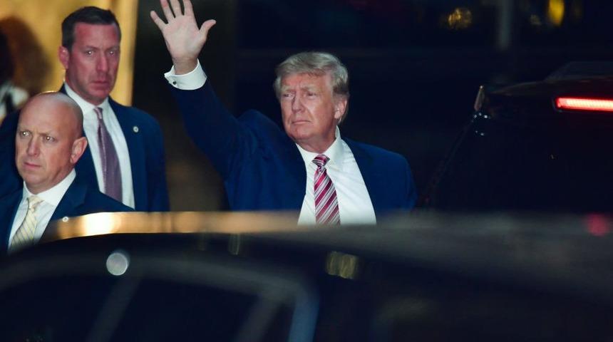 Trump'a yargılandığı davada mahkemeye itaatsizlikten ceza verildi