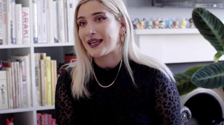 Fetiş fotoğrafçısı olarak çalışıyor! “Babam erkek arkadaşımın ayak parmaklarını emerken gördü”