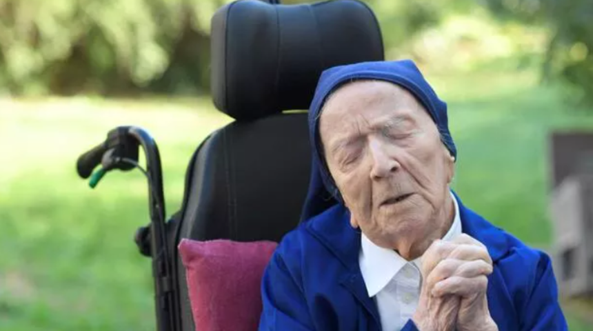 Yeni rekortmen olarak Guinness’e adını yazdırdı! Dünyanın en yaşlı insanı artık Fransız rahibe Lucile Randon oldu