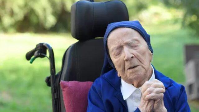 Yeni rekortmen olarak Guinness’e adını yazdırdı! Dünyanın en yaşlı insanı artık Fransız rahibe Lucile Randon oldu