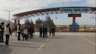 Halep ve Azez'den kaçan binlerce Suriyeli, sınırda bekletiliyor