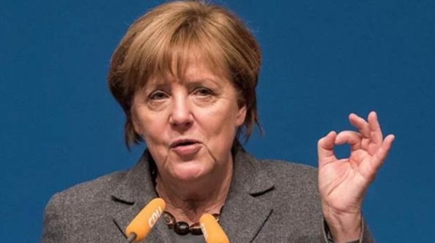Almanların üçte ikisi Merkel'i istemiyor