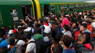 Polis Budapeşte tren garını yeniden açtı, sığınmacılar akın etti