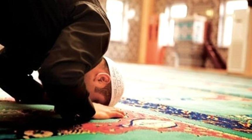 Kadir Gecesi namazı var mı? Kadir Gecesi namazı nasıl kılınır? Kadir Gecesi kaç rekat hangi dualar okunur?