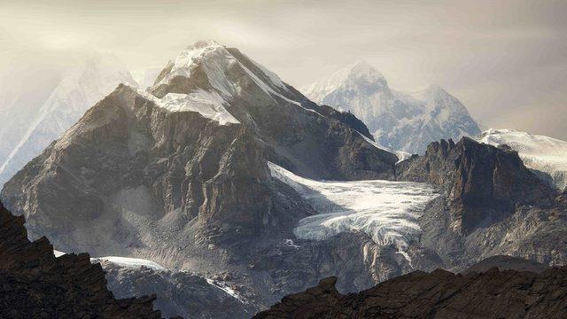 Lhakpa Everest'e tırmanarak dağcılık kültürünü değiştirdiğine inanıyor