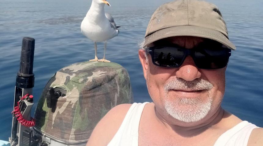 Martı 'Osman' ile balıkçı Şimşek'in dostluğu görenleri gülümsetiyor