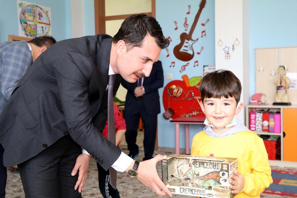 &Ouml;ğrencilerin istekleri "Hayal Ağacı" ile ger&ccedil;ekleşti