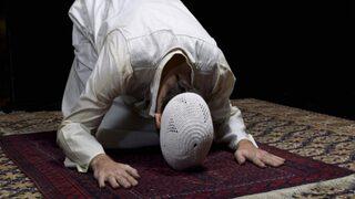 Tilavet secdesi nedir, nasıl yapılır ve nasıl kılınır? Tilavet secdesi duası nedir, okunuşu nasıl?