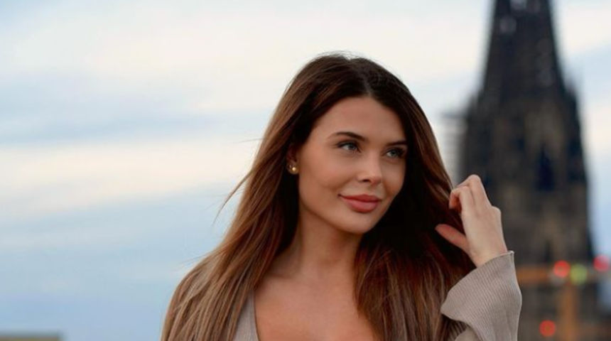 Fitness fenomeni Lisa Del Piero erkekleri cinsel ilişki oyuncakları i&ccedil;in terk ettiğini s&ouml;yledi! &ldquo;B&ouml;yle mutluyum&rdquo;