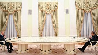 Putin'in 'hazine' değerindeki masasının fiyatı dudak uçuklattı! Saddam ve Kaddafi detayı ise...