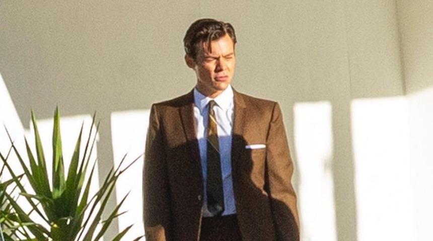 Başrollerini Florence Pugh ve Harry Styles’in paylaştığı “Don’t Worry Darling” filminden ilk görsel paylaşıldı