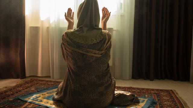 Tesbih namazı nasıl kılınır? Tesbih namazı kaç rekattır? Tesbih namazında hangi sureler okunur?