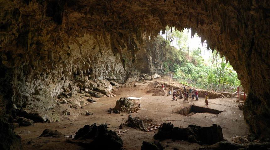 Dünyaca ünlü bilim insanı Hobbitler’in yerini söyledi! Gizemli kazıda kemikleri bulunmuştu