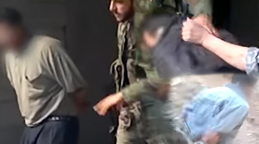 Korkunç görüntüler! Gözleri bağlı ve kelepçeli sivilleri böyle katlettiler