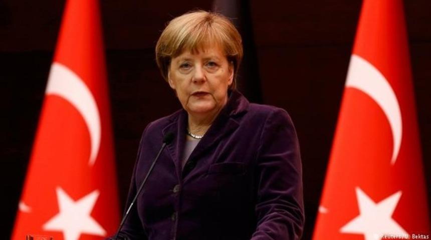 Merkel: Dokunulmazlıkların kaldırılması endişe verici