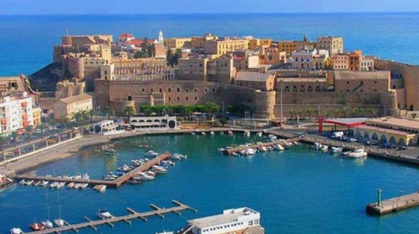 Valizinde ka&ccedil;ak g&ouml;&ccedil;menle yakalandı