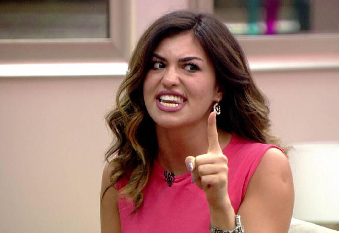 Cansel &Ccedil;&ouml;rd&uuml;k bikinili pozuna gelen yorumlara kızdı! "Duymaktan sıkıldım"