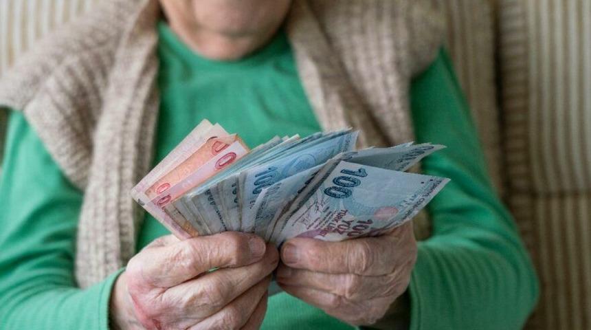 İKRAMİYELER ÖDENİYOR! Bayram ikramiyesi bugün yatacak mı? Emekli bayram ikramiyesi bugün kimlere yatacak?