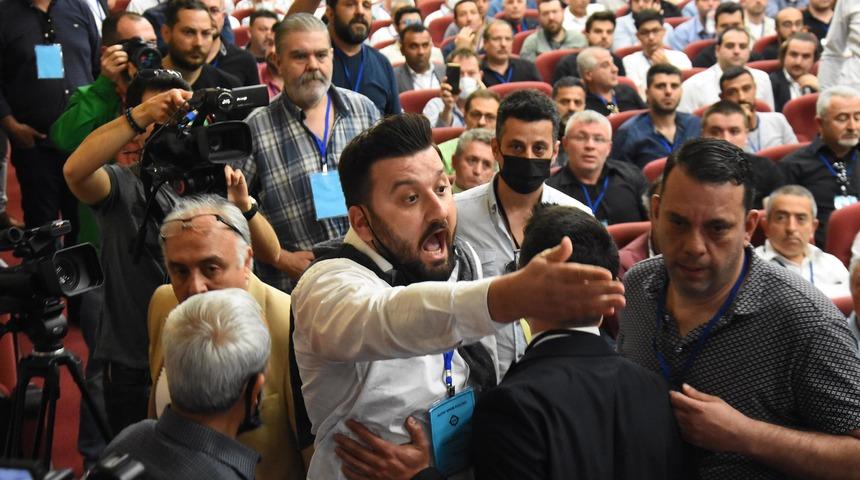 Son dakika: Altay kongresinde yumruklar havada uçuştu!