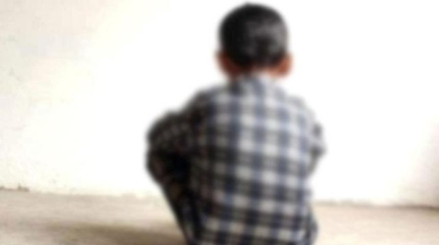 Tecav&uuml;ze uğradığı &ouml;ne s&uuml;r&uuml;len 2 erkek &ouml;ğrenciden biri intihar etti