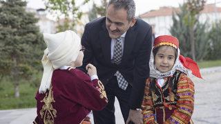Maske zorunluluğunun kaldırılmasının ardından... Öğrencinin sözleri Bakan Özer'i gülümsetti