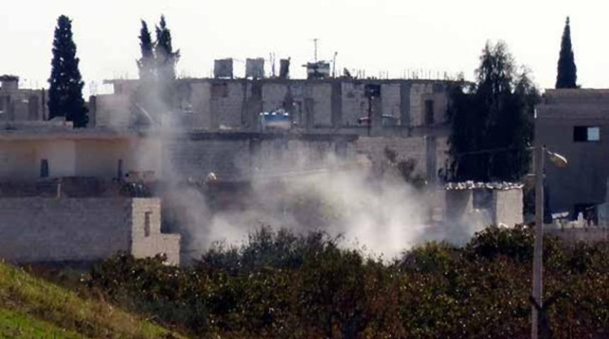 T&uuml;rkiye&rsquo;nin kırmızı &ccedil;izgisinde PYD ile IŞİD arasında &ccedil;atışma