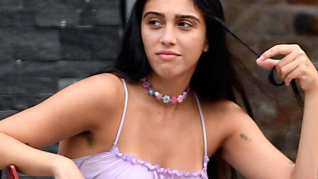 Madonna'nın kızı Lourdes Leon annesi kadar cesur! İç çamaşırıyla olay poz