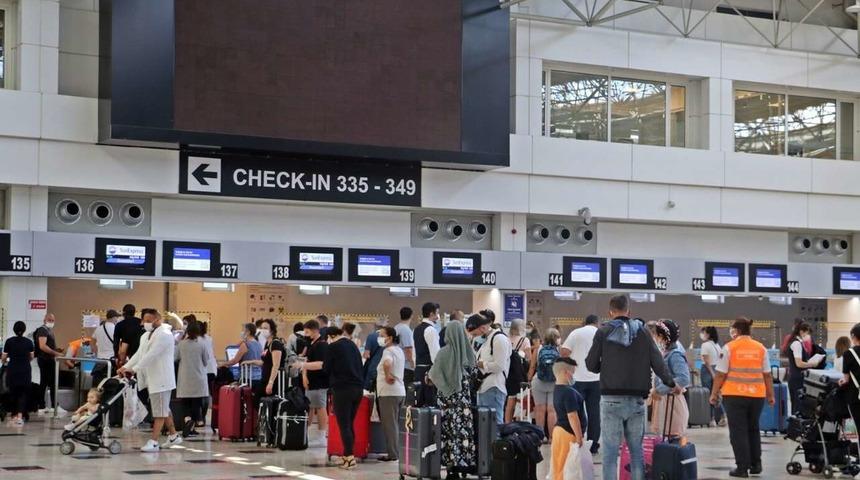 Turizm gelirleri ilk çeyrekte yüzde 122,4 arttı