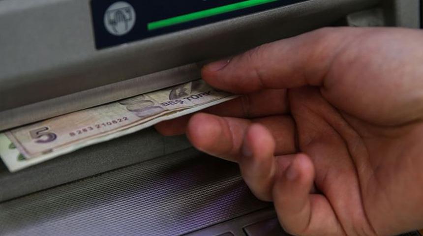 Banka ATM’sindeki yazılım açığı şok etti! 142 bin TL çektiler…