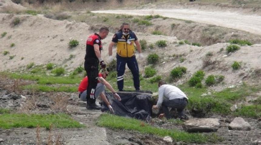 Niğde'de dere kenarında ceset bulunmuştu! Katilin evinde kanlı giysiler ortaya çıktı