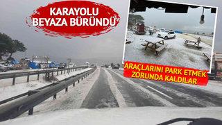 Meteorolojinin uyarılarının ardından dolu yağışı etkili oldu! Karayolu beyaza büründü