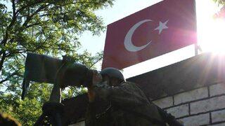 Son Dakika: MSB duyurdu! Yunanistan'a yasa dışı yollarla geçmeye çalışan 2 kişi yakalandı