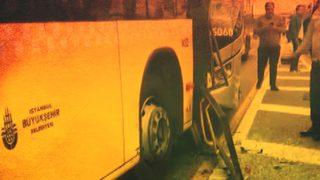 Son Dakika: İçinde şoför yok, kendi kendine çarpa çarpa gidiyor İstanbul'da feci metrobüs kazası! Kafa kafaya çarpıştılar