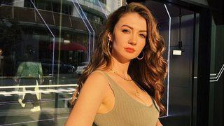 Aşk Mantık İntikam'ın Esra'sı Burcu Özberk dekoltesiyle sınır tanımadı! Seni çılgın prenses