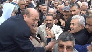 Eyüp Sultan'da farklı Kuranı Kerim dağıtımı