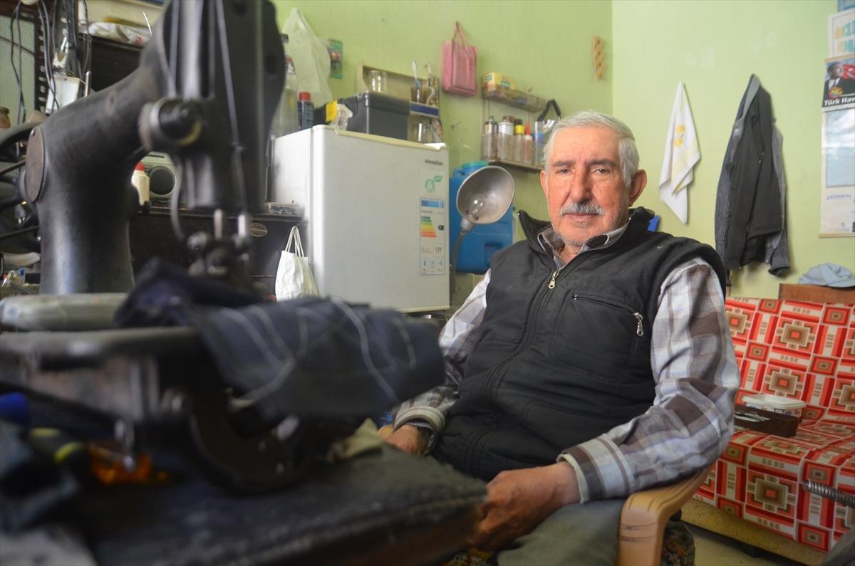 K&uuml;tahyalı S&uuml;leyman usta 65 yıldır dikiş makinesi tamir ediyor