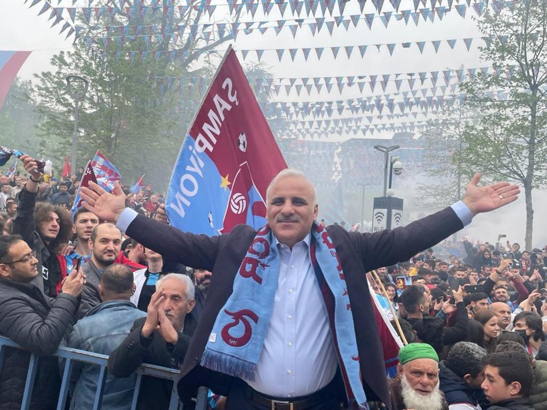 Son dakika: Trabzonspor taraftarları, şampiyonluk i&ccedil;in hazır! Şehirde ilgin&ccedil; g&ouml;r&uuml;nt&uuml;ler...